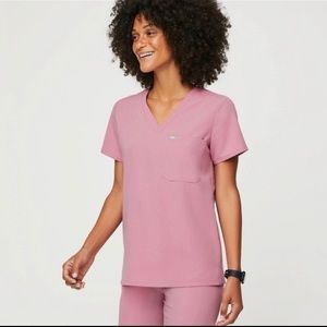 Figs Catarina one pocket scrub top in chalk pink